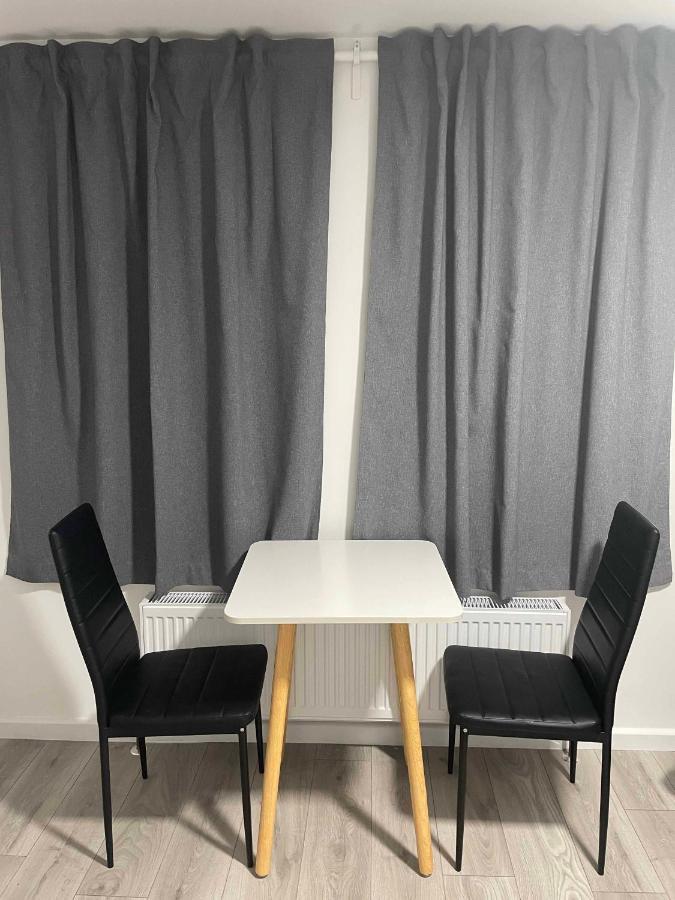 Studio Flat Private Bathroom Wc And Kitchenette 런던 외부 사진