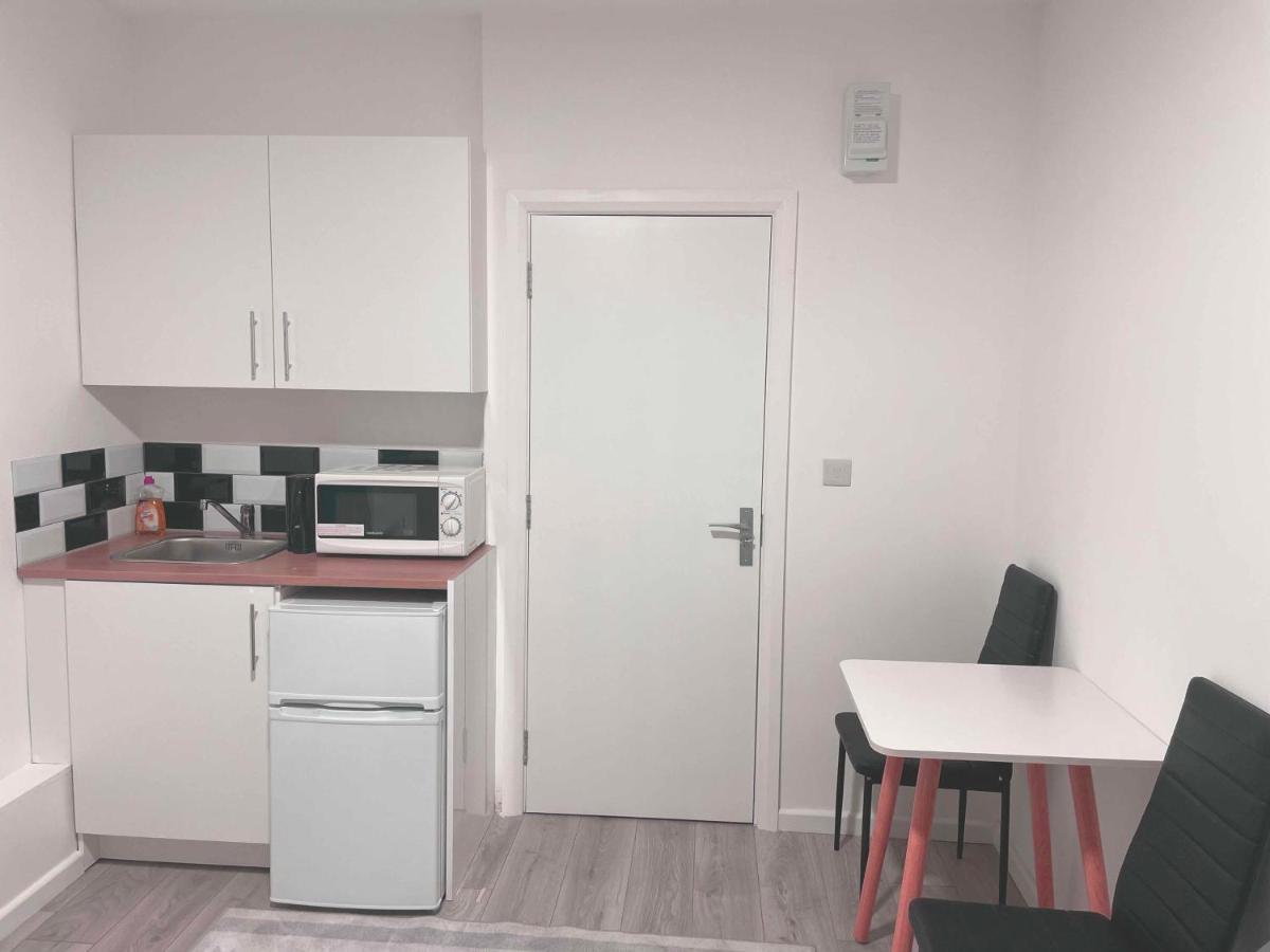 Studio Flat Private Bathroom Wc And Kitchenette 런던 외부 사진