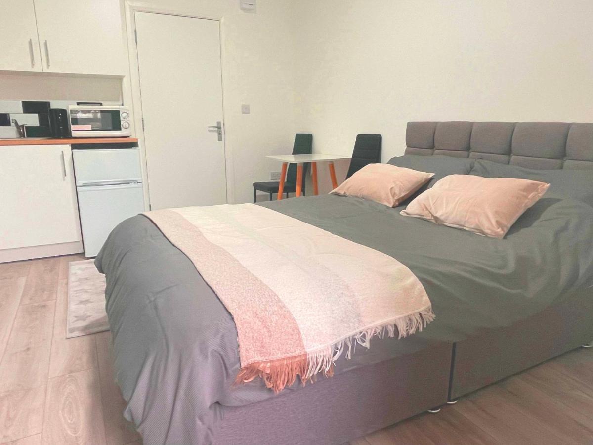 Studio Flat Private Bathroom Wc And Kitchenette 런던 외부 사진