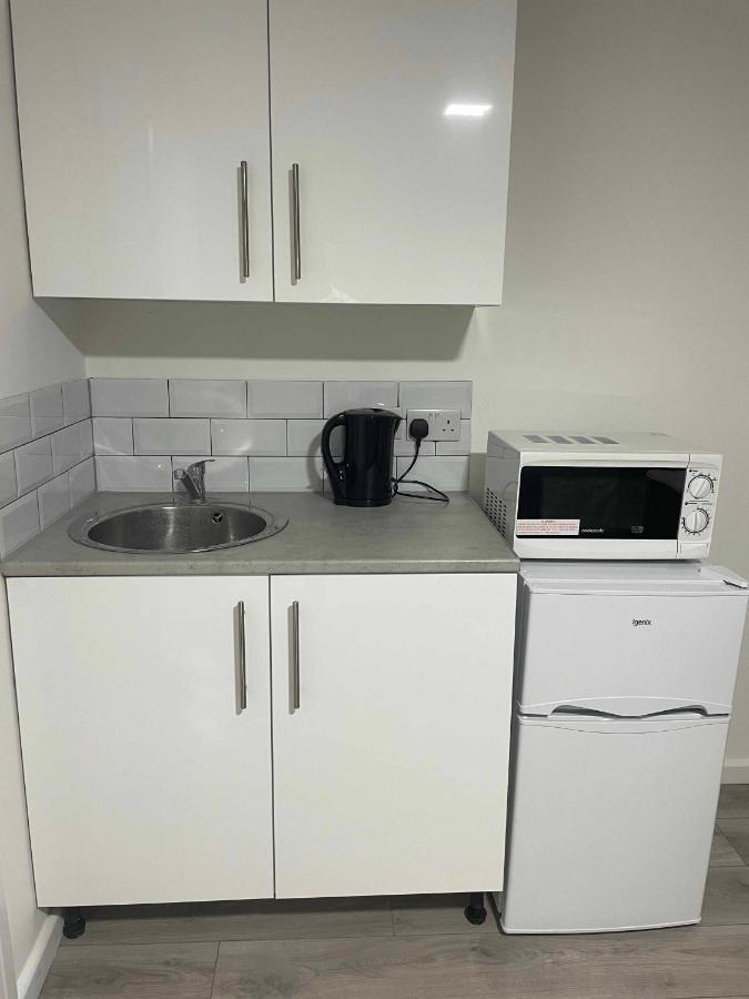 Studio Flat Private Bathroom Wc And Kitchenette 런던 외부 사진